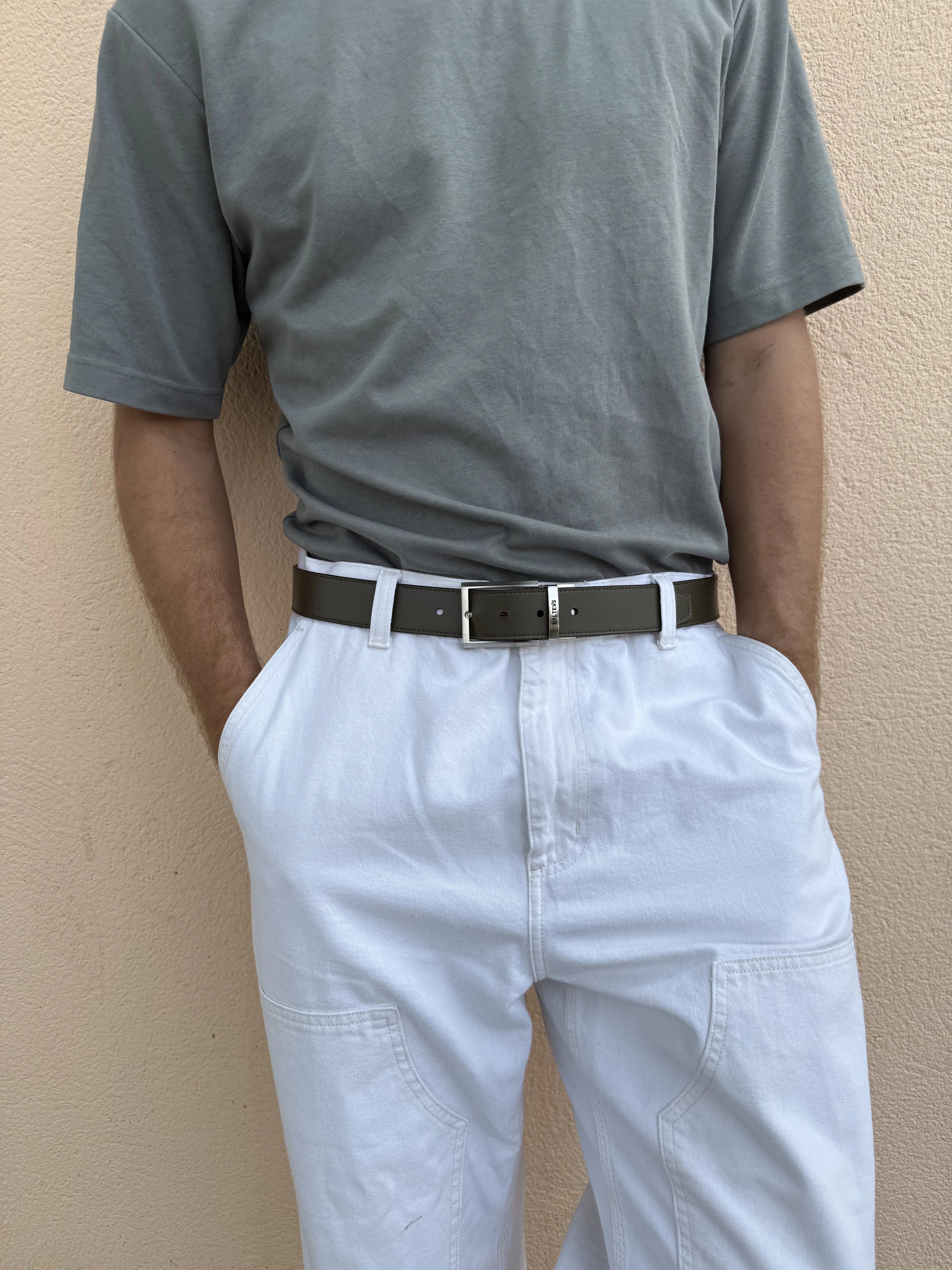 cinturón reversible balteus de color naranja y negro moda y estilo en un solo cinturon , en este caso se muestra el negro