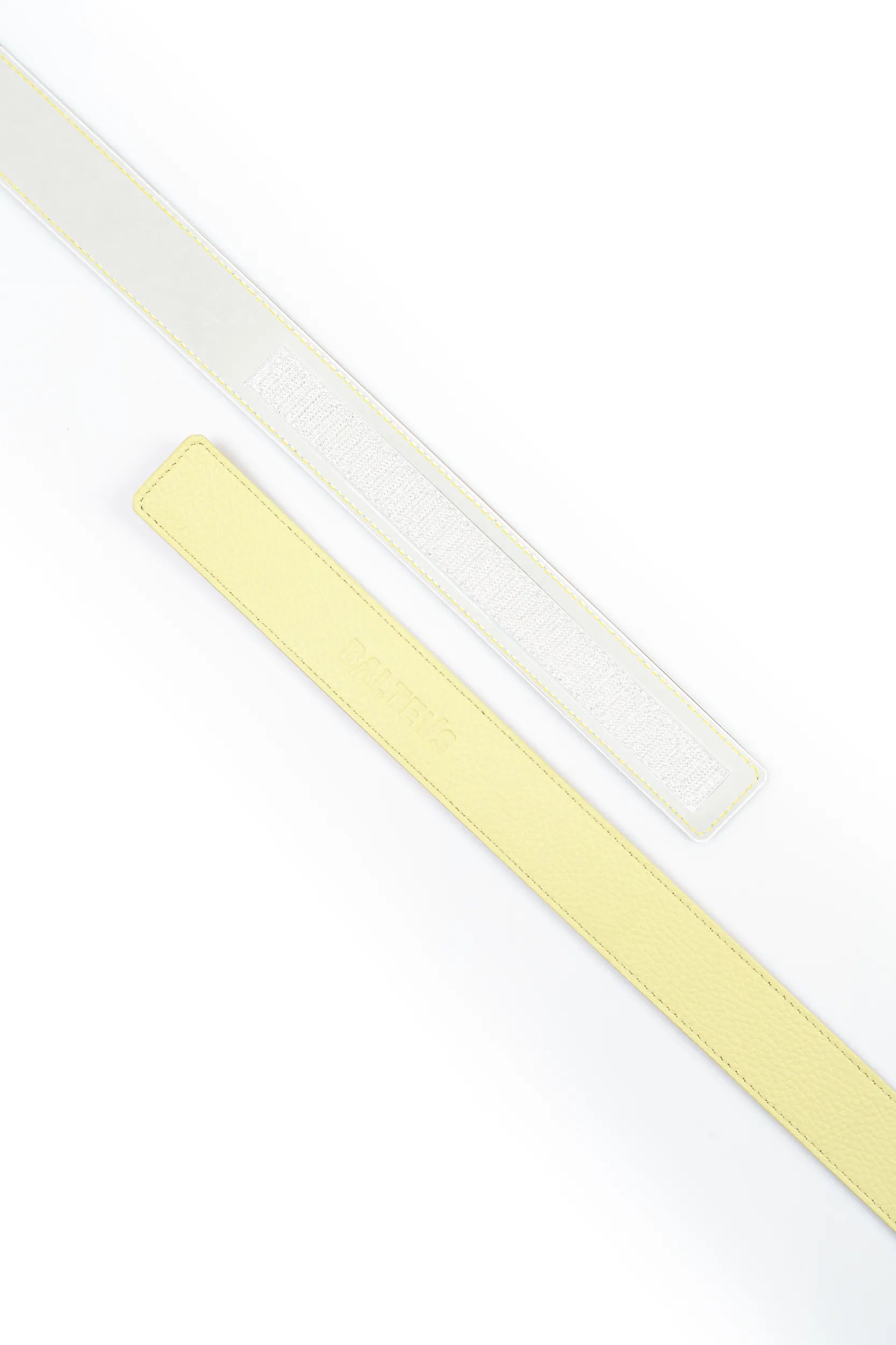 Un cinturon velcro amarillo de la nueva colección de verano 2025 de balteus